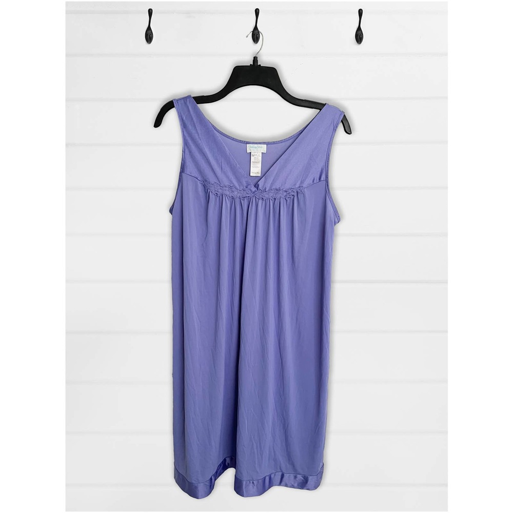 Vintage Vanity Fair Lavender Purple Nightgown Size M
